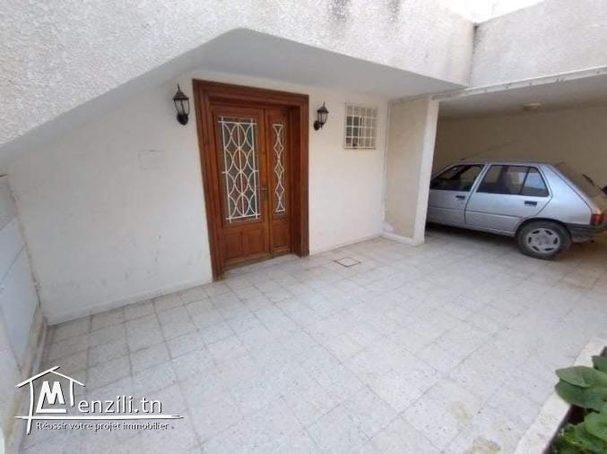 villa sur 3 niveaux située à cité RIADH 4