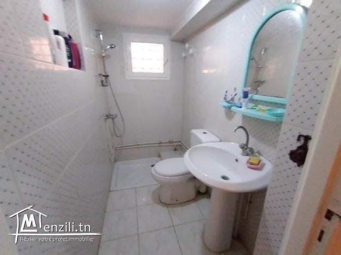 villa sur 3 niveaux située à cité RIADH 4