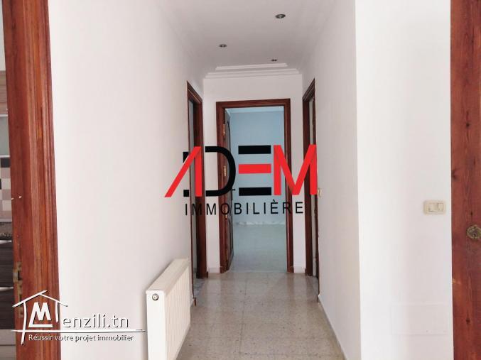 Spacieux étage de villa avec place parking à Sahloul