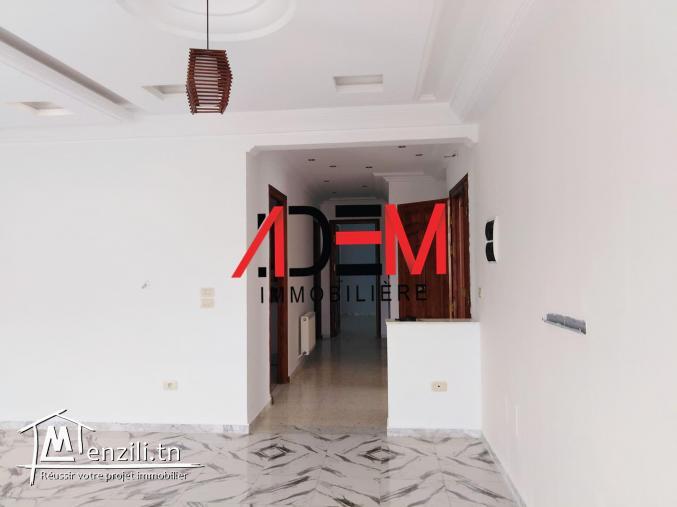Spacieux étage de villa avec place parking à Sahloul