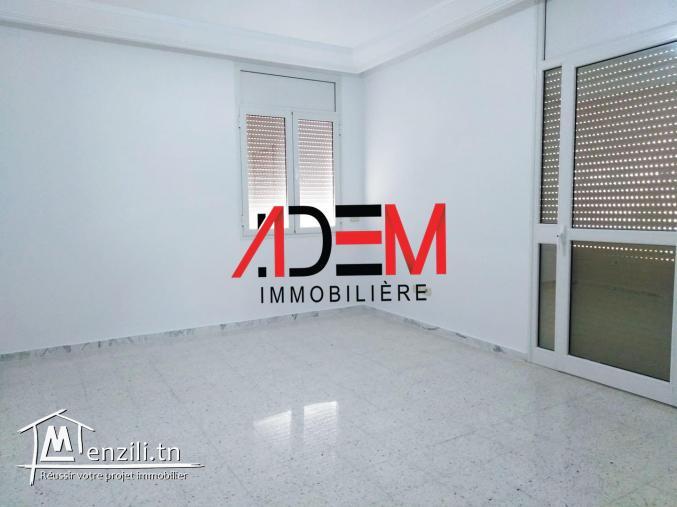 Spacieux étage de villa avec place parking à Sahloul