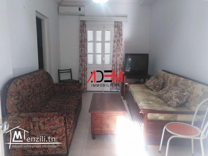 Villa à chatt avec une vue panoramique et un garage