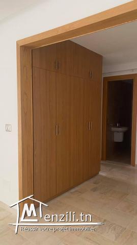 A louer s+2 haut standing avec place parking à cité el wahat aouina