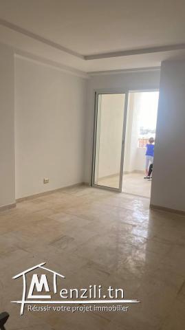 A louer s+2 haut standing avec place parking à cité el wahat aouina