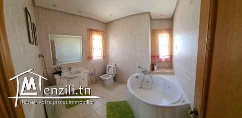 فيلا للبيع بالمنيهلة 950الف دينار