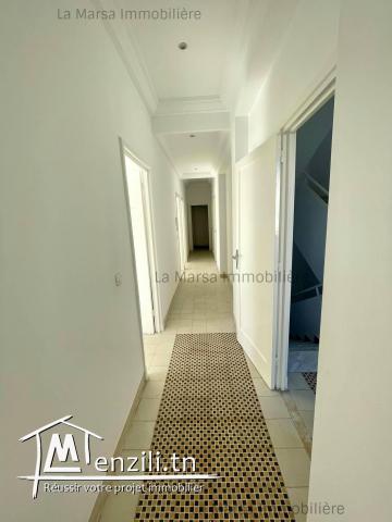 A Louer villa s5 avec piscine et jardin à Carthage