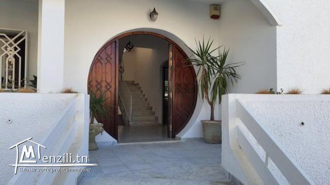 V I L L A   3   N I V E A U X    A   E L   M E N Z E H   9 A