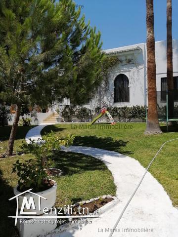 A Vendre villa s5 avec piscine et jardin à Carthage