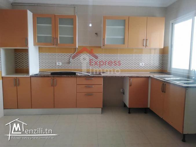 un spacieux étage de villa s+5 Jardin menzah 2