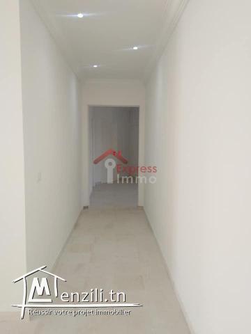 un spacieux étage de villa s+5 Jardin menzah 2