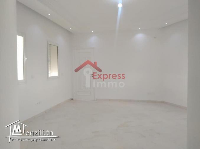un spacieux étage de villa s+5 Jardin menzah 2