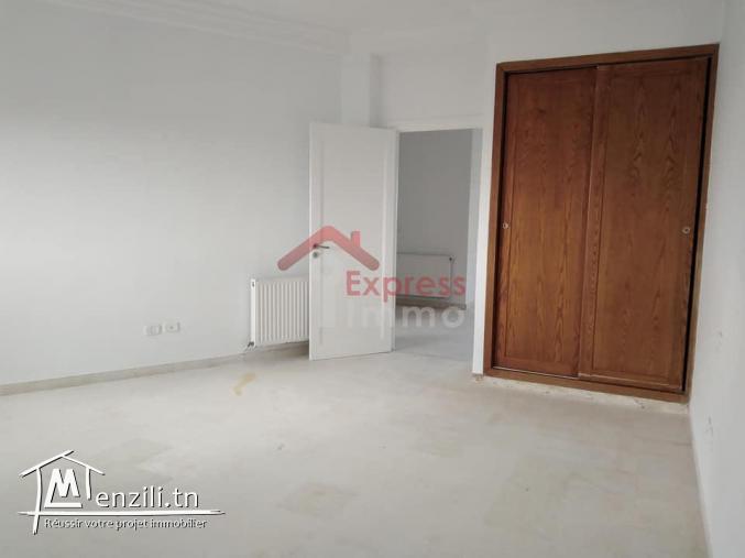 un spacieux étage de villa s+5 Jardin menzah 2