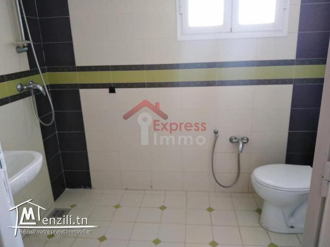 un spacieux étage de villa s+5 Jardin menzah 2