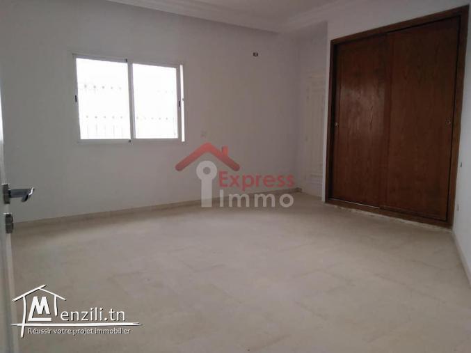 un spacieux étage de villa s+5 Jardin menzah 2