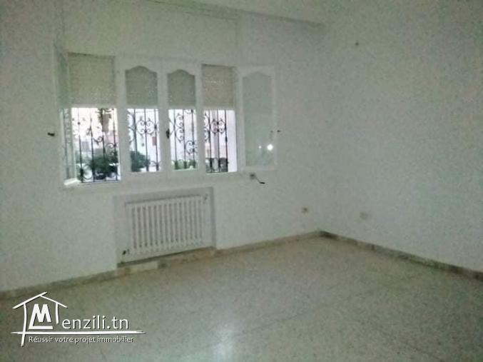 un étage de villa spacieux avec une entrée indépendante borj baccouche