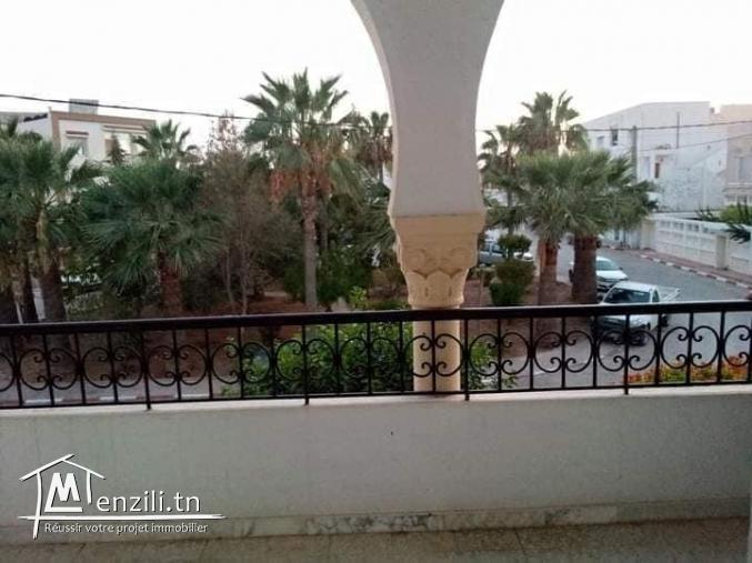 un étage de villa spacieux avec une entrée indépendante borj baccouche