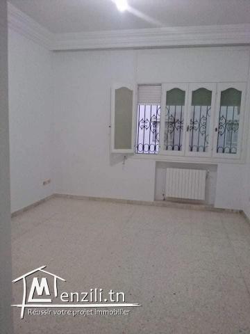 un étage de villa spacieux avec une entrée indépendante borj baccouche