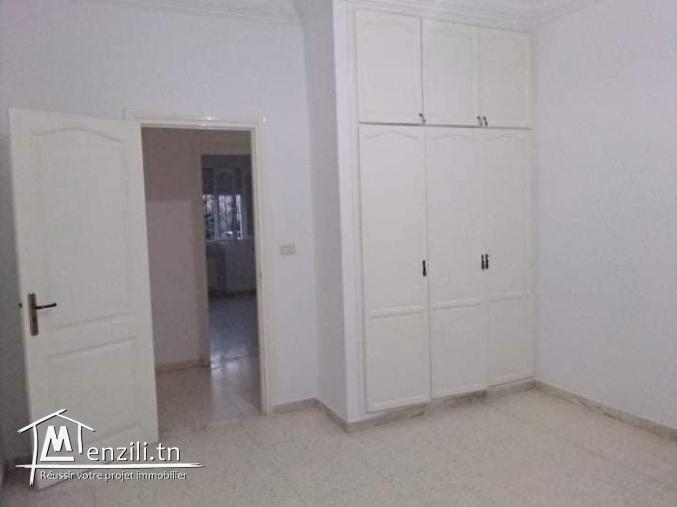 un étage de villa spacieux avec une entrée indépendante borj baccouche