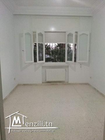 un étage de villa spacieux avec une entrée indépendante borj baccouche