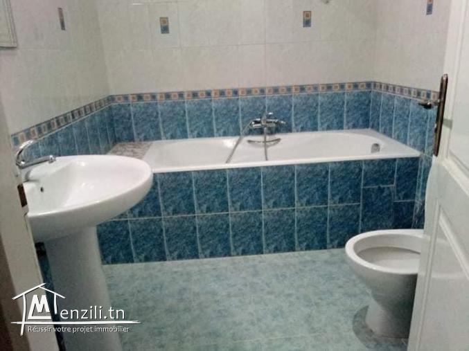 un étage de villa spacieux avec une entrée indépendante borj baccouche