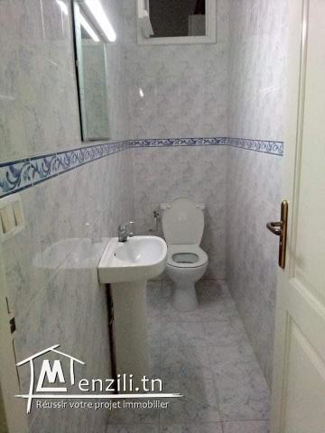 un étage de villa spacieux avec une entrée indépendante borj baccouche