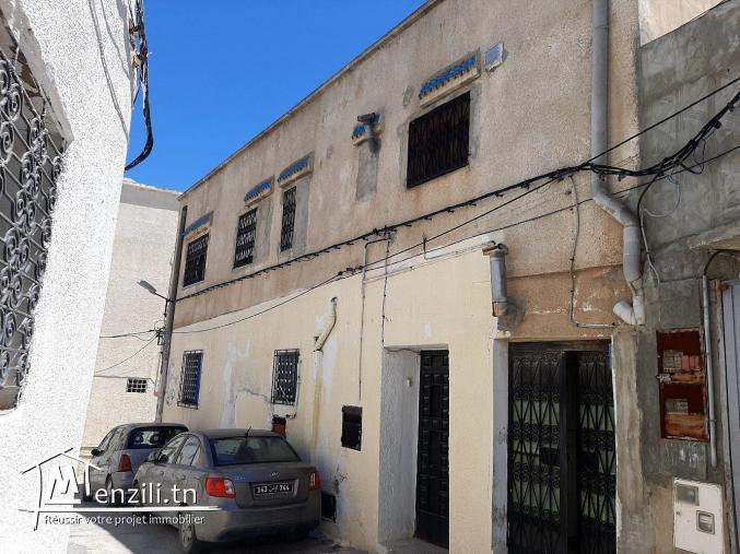 Une maison traditionnelle a VENDRE situé à la Madina