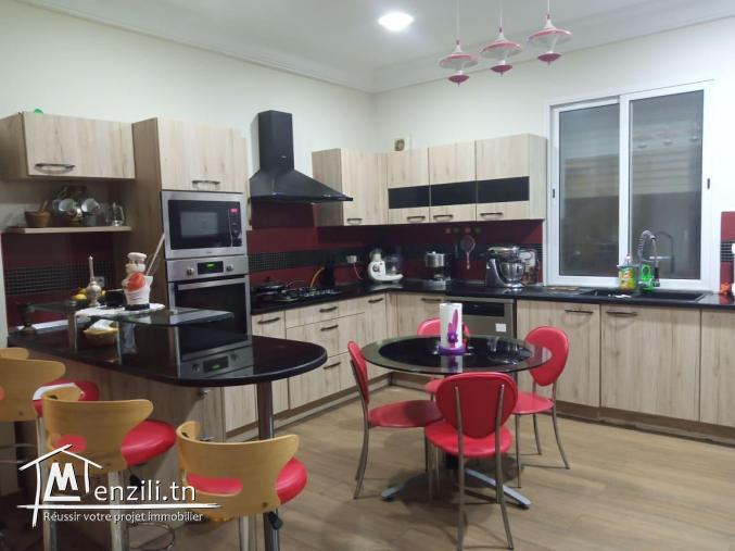 Vente d'un luxueux RDC d'un petit immeuble