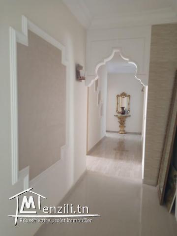 Vente d'un luxueux RDC d'un petit immeuble