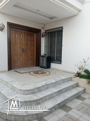 Vente d'un luxueux RDC d'un petit immeuble