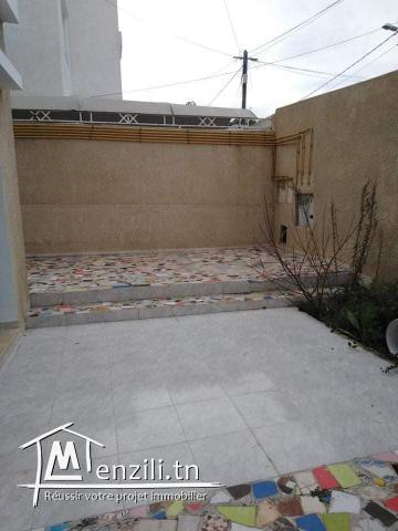 étage de villa a louer à rades 98696928