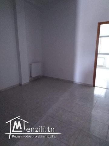 étage de villa a louer à rades 98696928