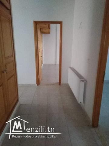 étage de villa a louer à rades 98696928