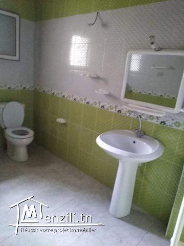 étage de villa a louer à rades 98696928