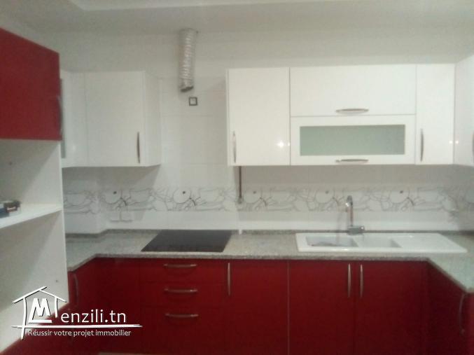 Splendide villa à vendre à Cité el Ghazela. 4 chambres. Vue sur les montagnes, chauffage central