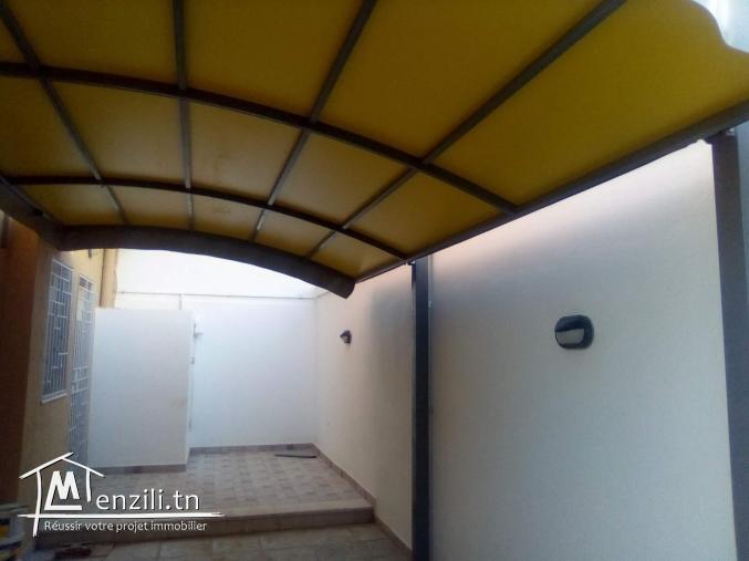 Splendide villa à vendre à Cité el Ghazela. 4 chambres. Vue sur les montagnes, chauffage central