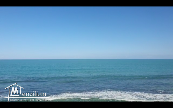 Un S+3 front mer meublé à la Marsa à Louer