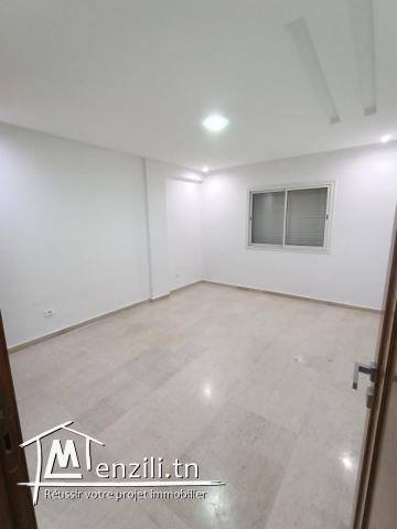 Route lafrane :A vendre un appartement moderne S+3 avec place parking et cellier