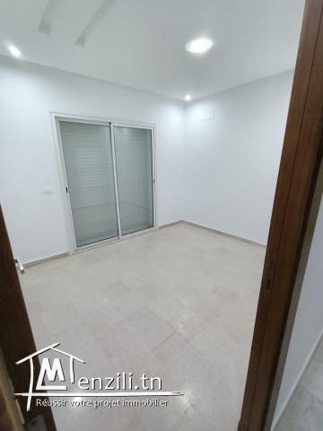 Route lafrane :A vendre un appartement moderne S+3 avec place parking et cellier