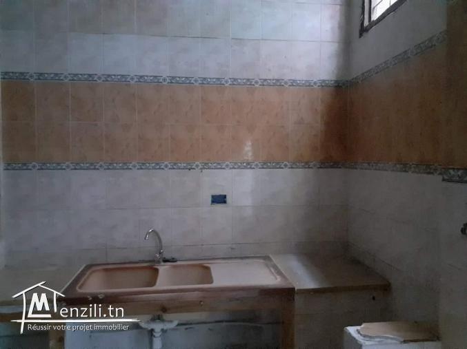 طابق اول للبيع