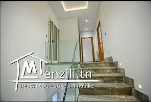 Triplex Avec Piscine À Nouvelle Résidence Luxueuse De La Soukra