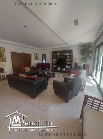 A Louer une belle villa s4 avec piscine et jardin à Carthage