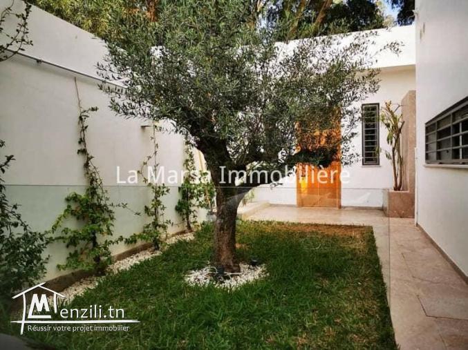 A Vendre une villa avec piscine et jardin à Gammarth