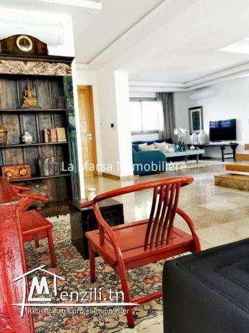 A Vendre une villa avec piscine et jardin à Gammarth