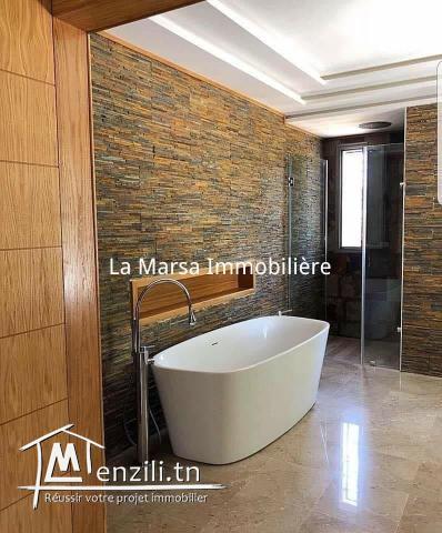 A Vendre une villa avec piscine et jardin à Gammarth
