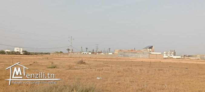 un terrain situe 1 km de yasmine hammamet