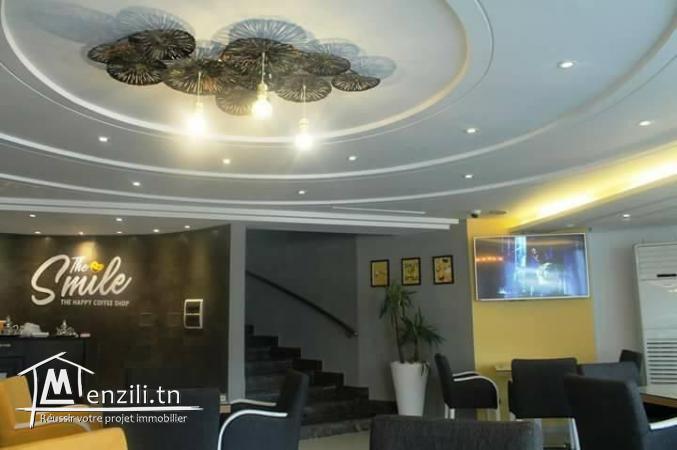 A vendre cause départ fond de commerce d un salon de thé  en face de l hôtel Riadh Palm