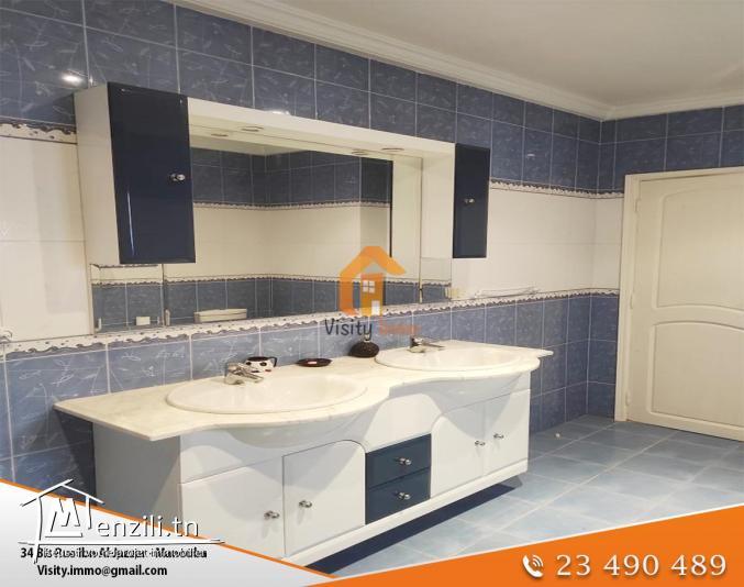 Villa sur deux niveaux à vendre