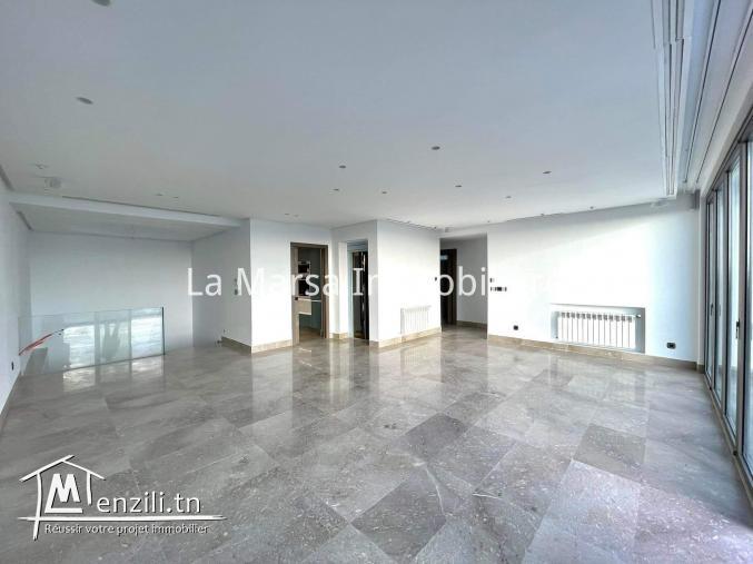 A Louer luxueux triplex s4 avec piscine à Gammarth supérieur