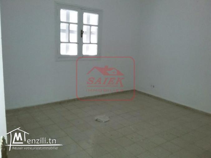 location d'un rez de chaussé de villa à corniche