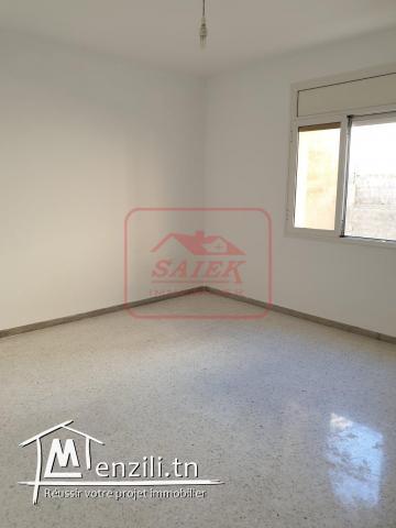 location d'un 1ér étage d'appartement à centre ville